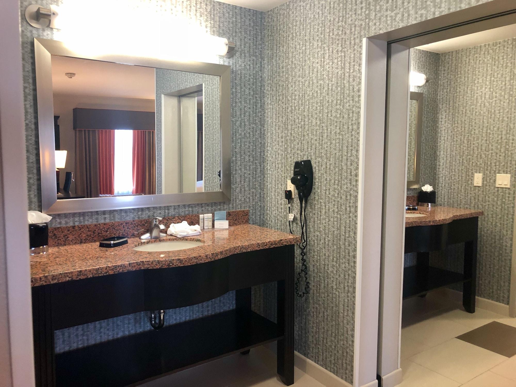 Hampton Inn And Suites Tulsa Central Экстерьер фото