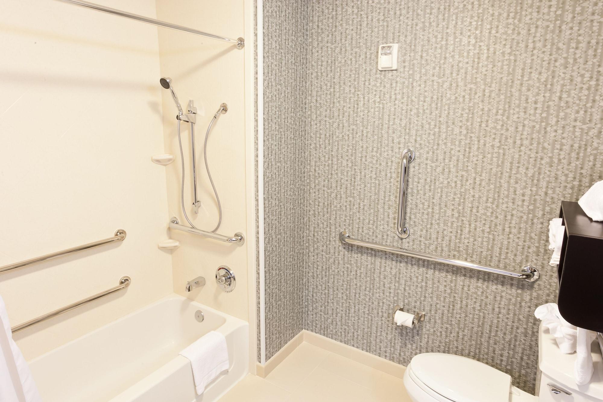 Hampton Inn And Suites Tulsa Central Экстерьер фото