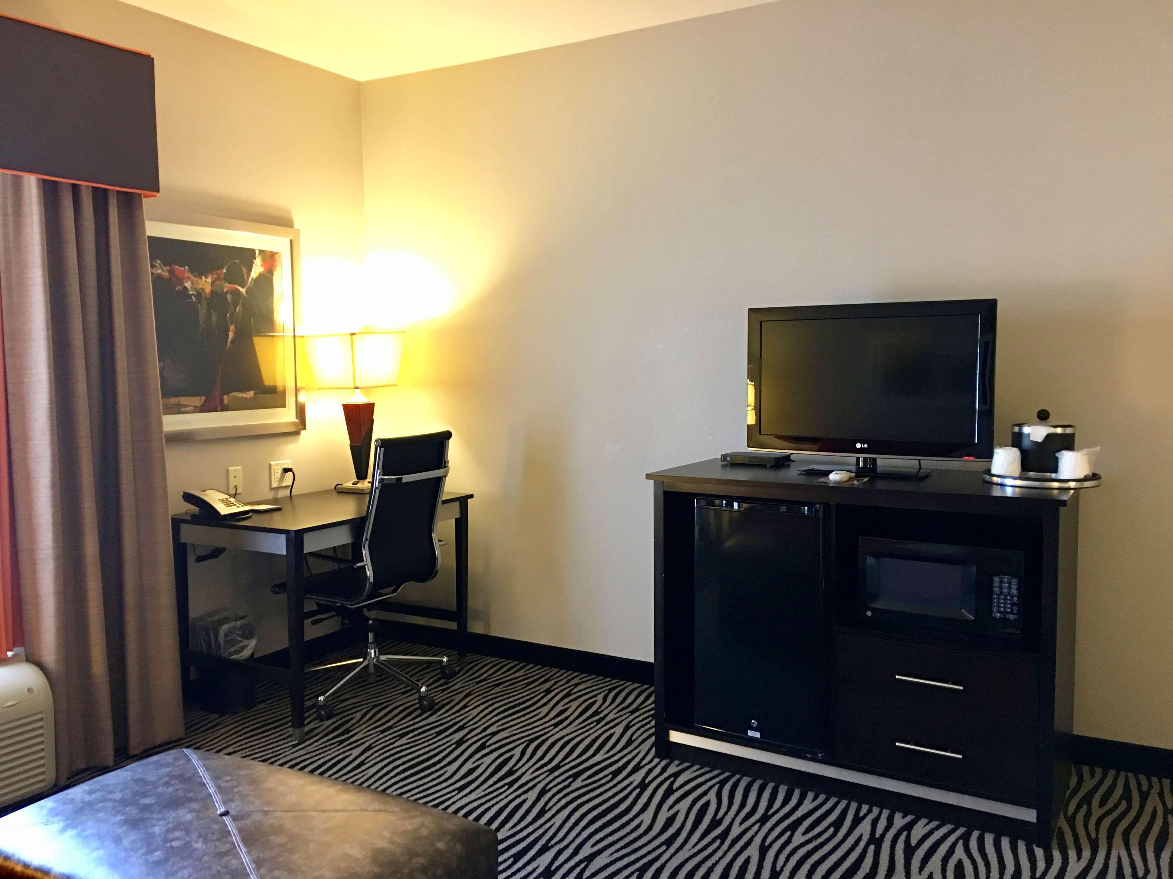 Hampton Inn And Suites Tulsa Central Экстерьер фото