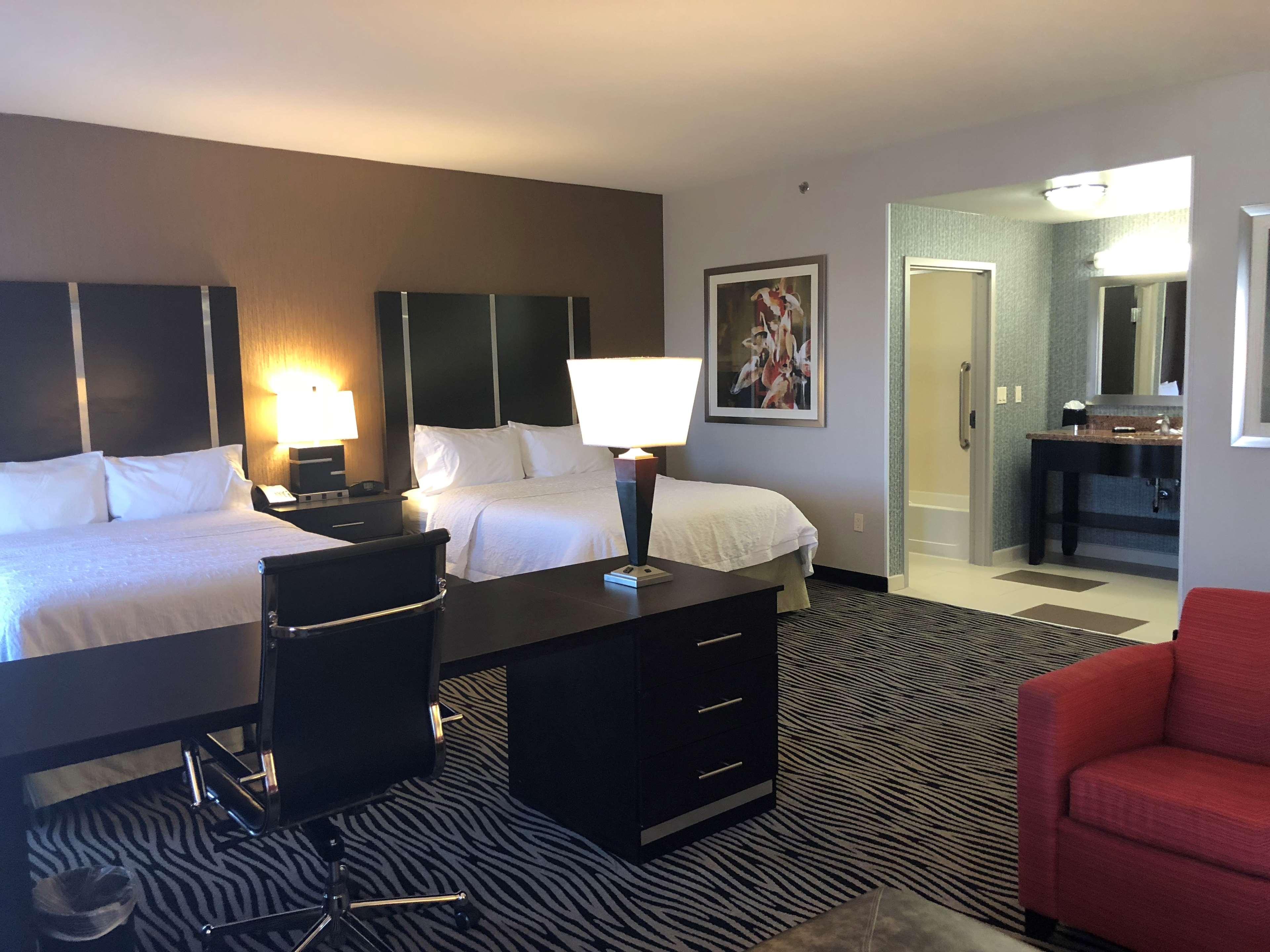 Hampton Inn And Suites Tulsa Central Экстерьер фото