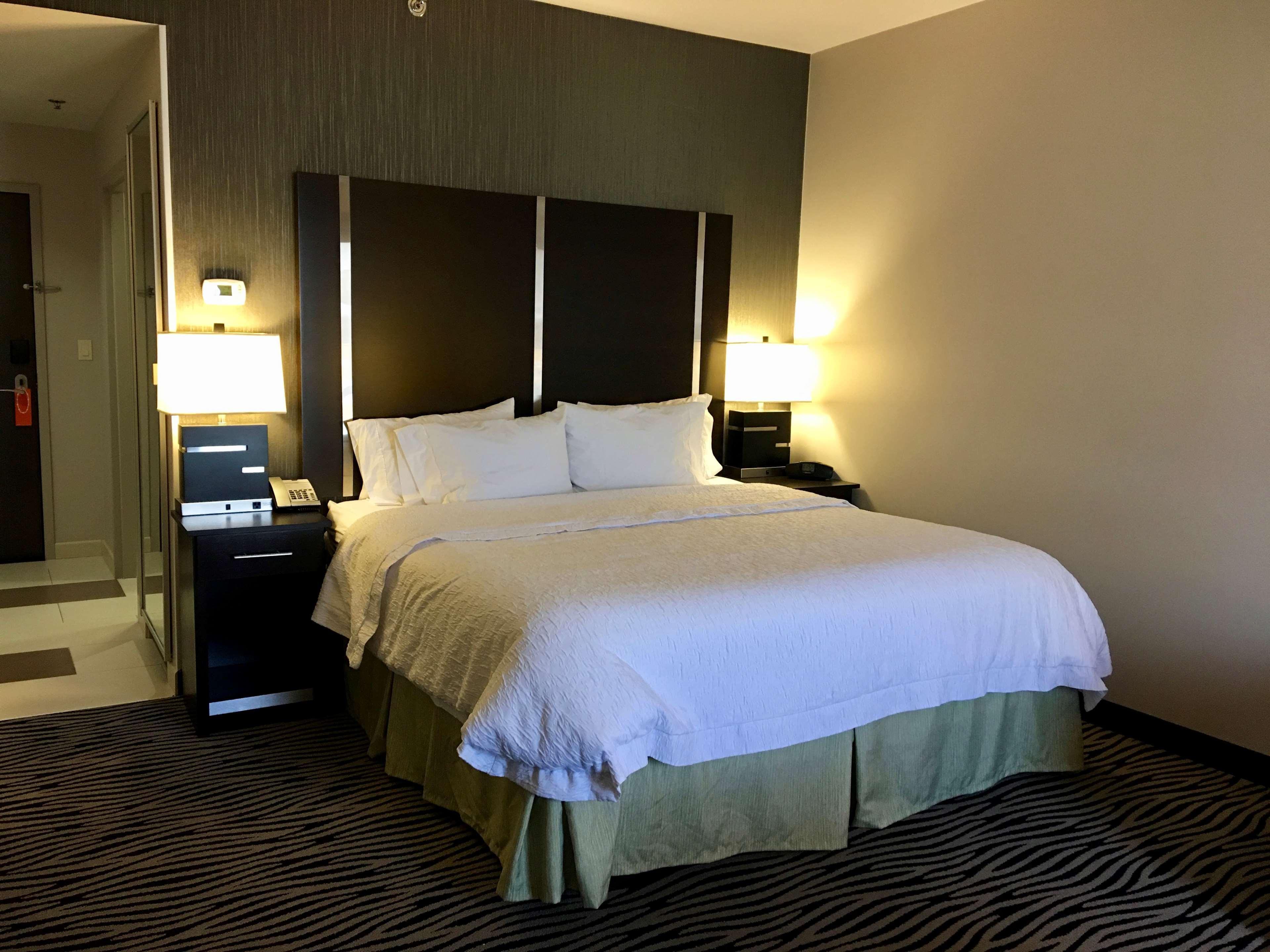 Hampton Inn And Suites Tulsa Central Экстерьер фото