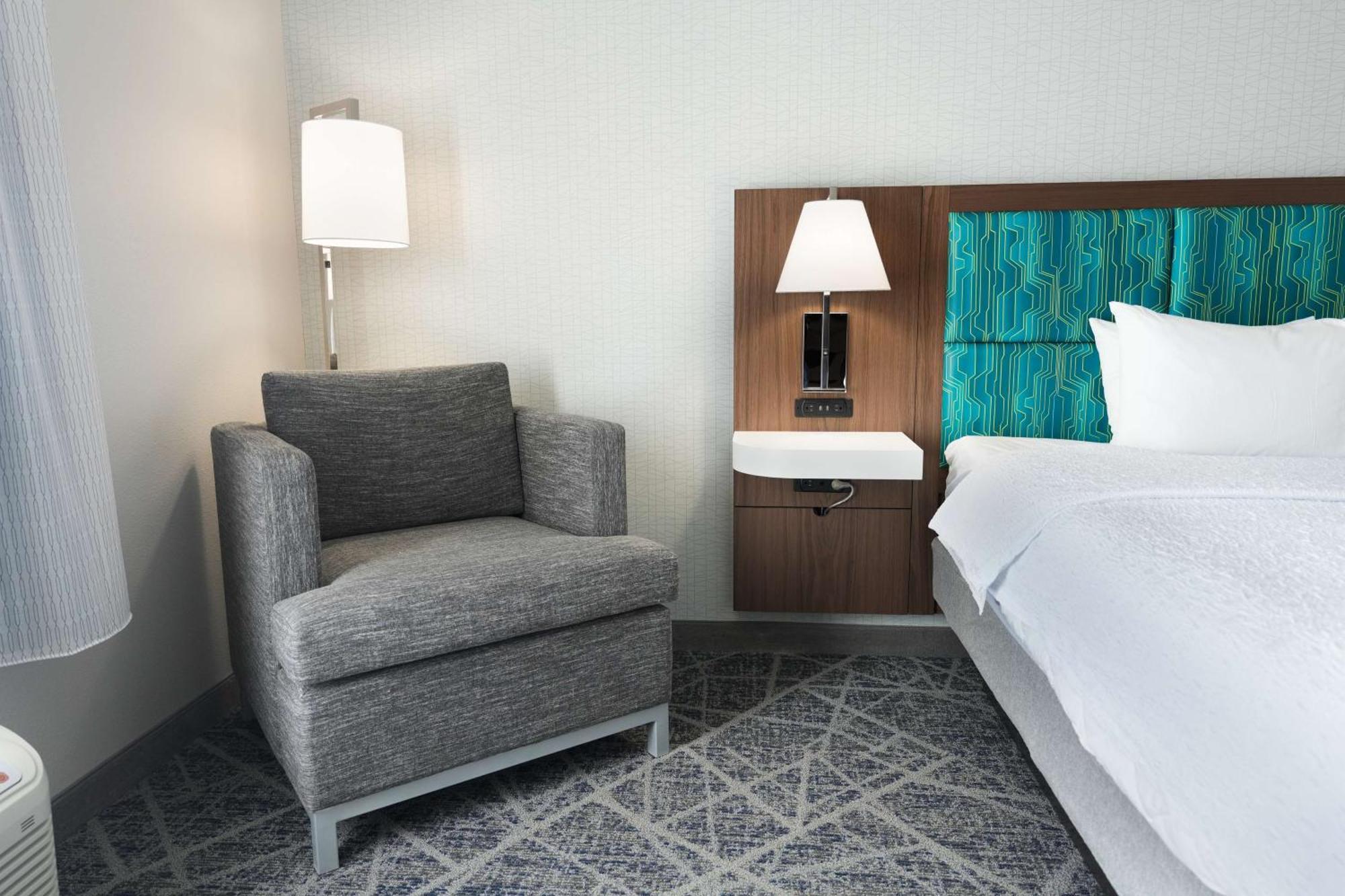 Hampton Inn And Suites Tulsa Central Экстерьер фото