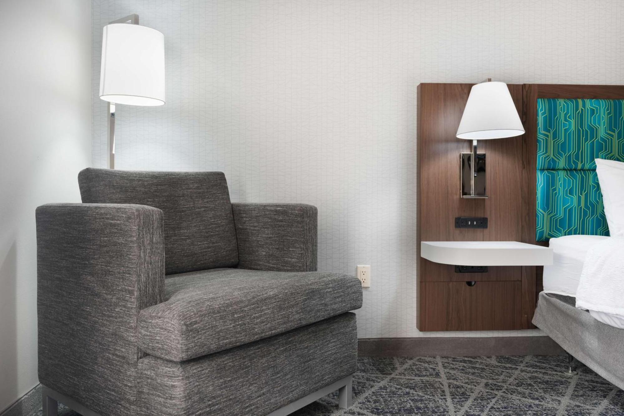 Hampton Inn And Suites Tulsa Central Экстерьер фото