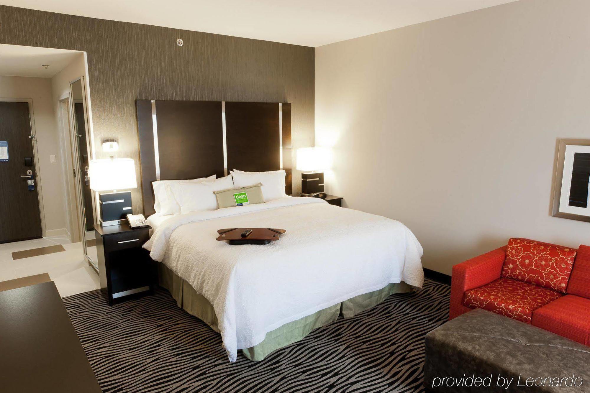 Hampton Inn And Suites Tulsa Central Экстерьер фото